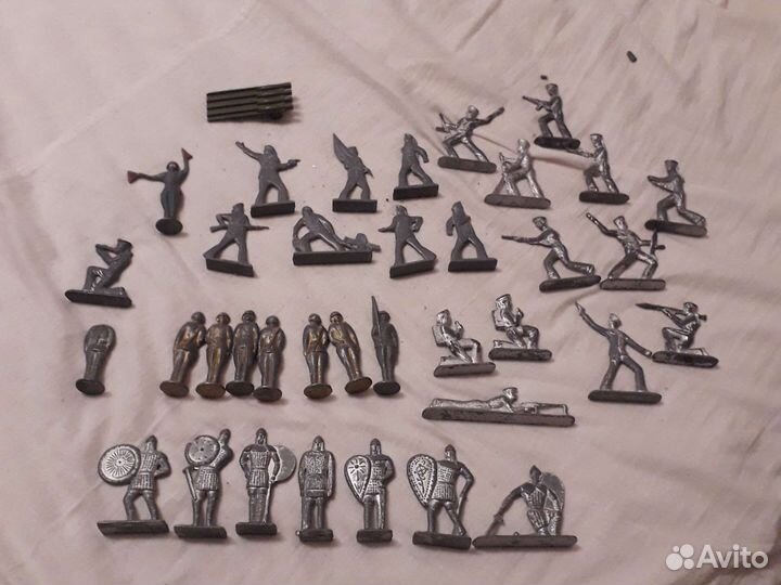 Игрушки СССР солдатики оловяные и пласмасовые