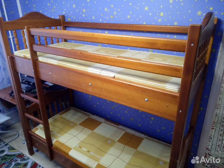 Кровать из массива дерева 2-х ярусная