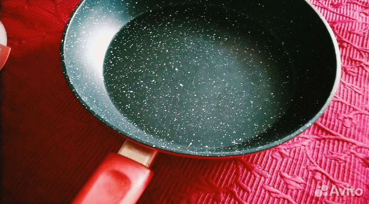 Сковорода с антипригарным покрытием