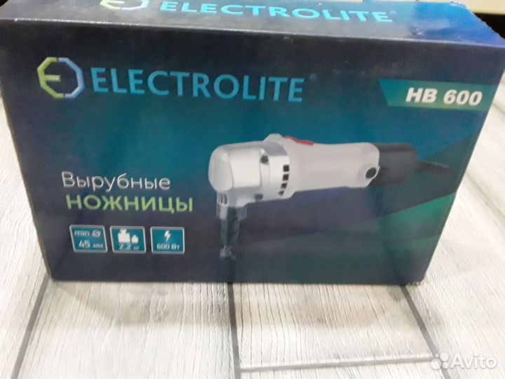 Продаю электрические вырубные ножницы по металлу