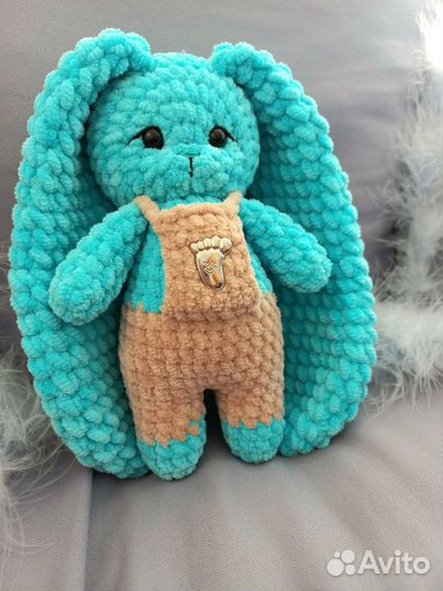 Заяц плюшевый