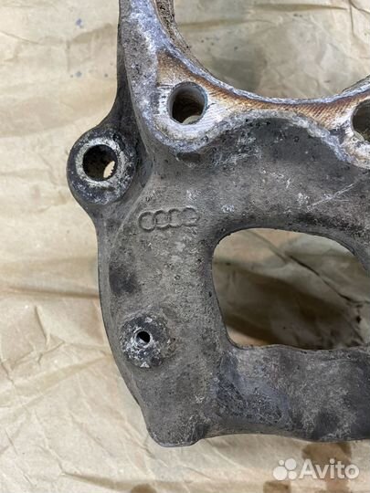 Кулак поворотный правый audi q5