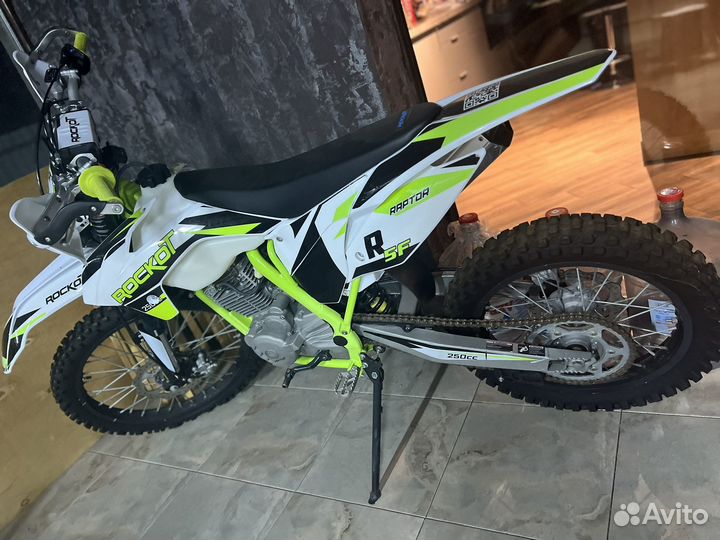 Кросовый мотацикл