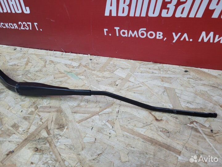 Поводок дворника передний левый Renault Logan