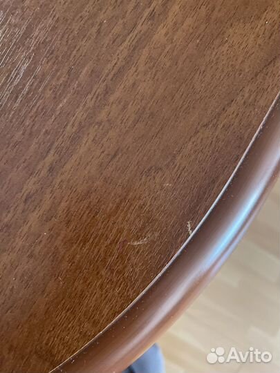 Туалетный столик с зеркалом