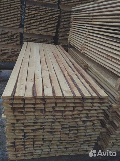 Доски из сосны, прочные и надежные материалы для с