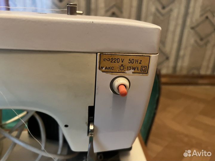 Швейная машина чайка 142