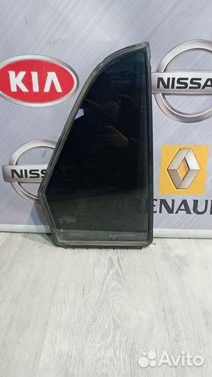 Стекло заднее ветровое Nissan tiida Прав