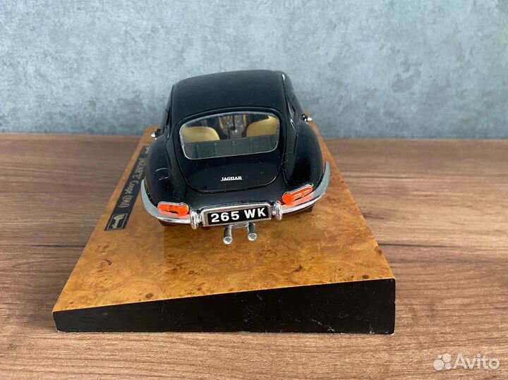 Jaguar E coupe (1961) Bburago 1/18