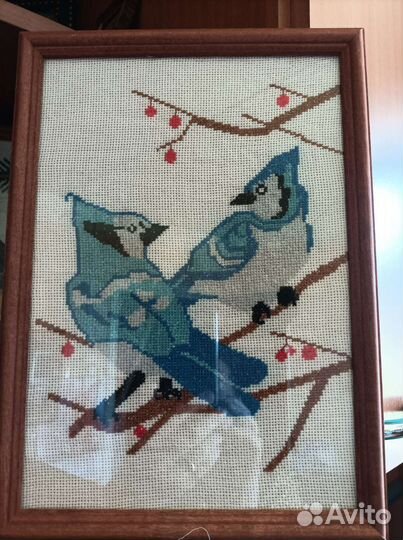 Картина вышита крестиком