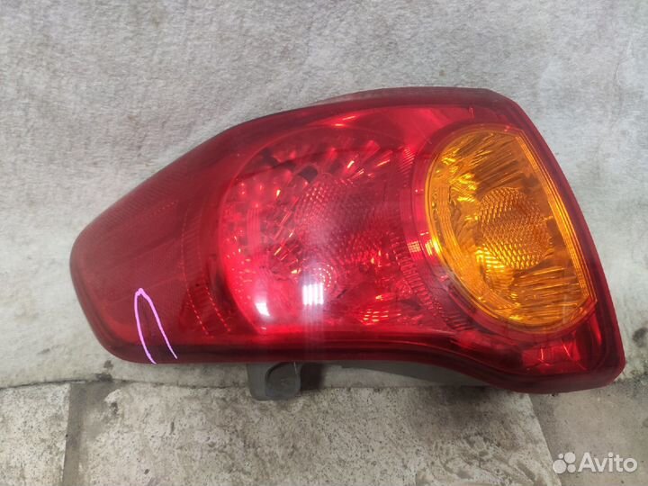 Фонарь левый Toyota Corolla с трещиной