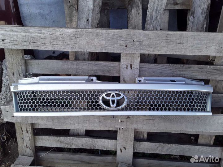 Бампера и решотка на тайота ноах 1998г.в