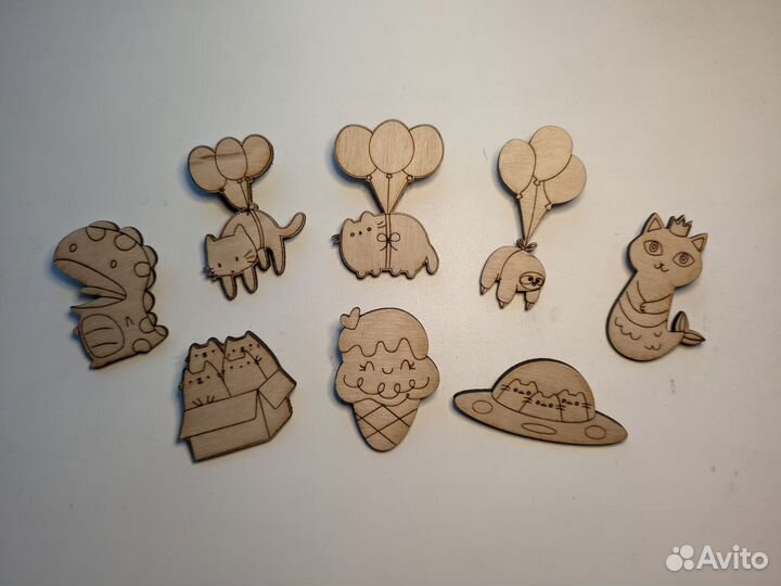 Различные изделия из фанеры, значки, брелоки