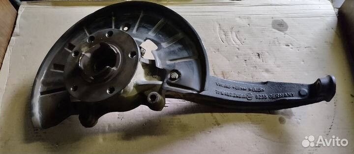 Кулак передний правый VW Touareg NF 7P6407246A