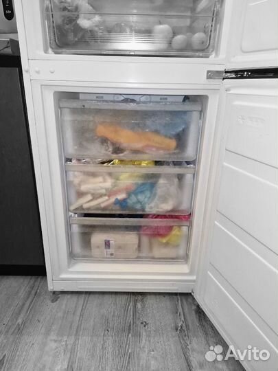 Холодильник Leran CBF 201 BE NF