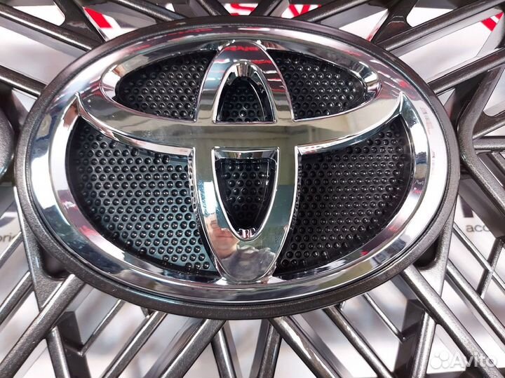 Решетка радиатора Toyota Land Cruiser 100