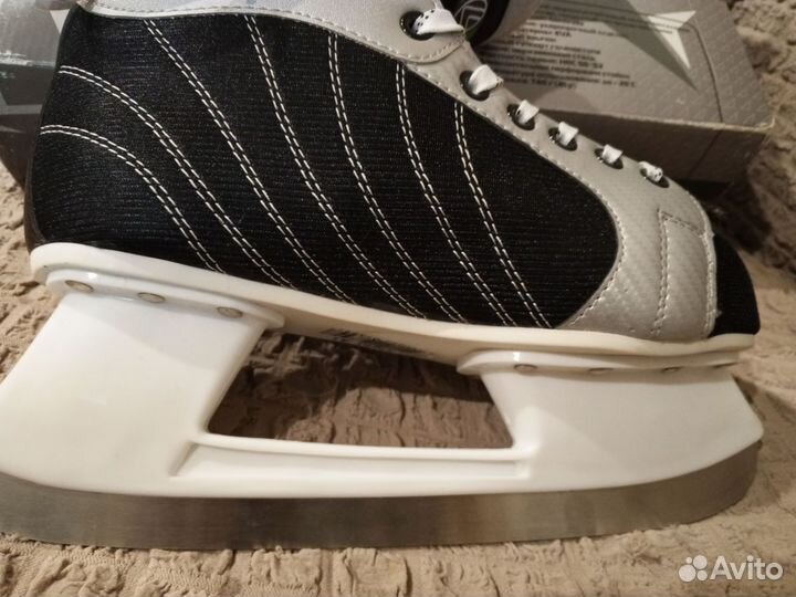 Коньки хоккейные Light