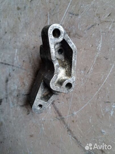 Кронштейн топливной рампы Mercedes W211