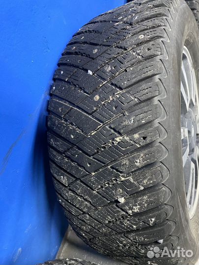 Goodyear UltraGrip Ice Arctic SUV 265/60 R18 114T