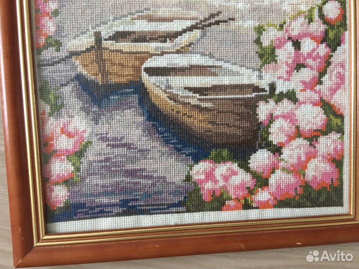 Картина вышитая крестиком в рамке