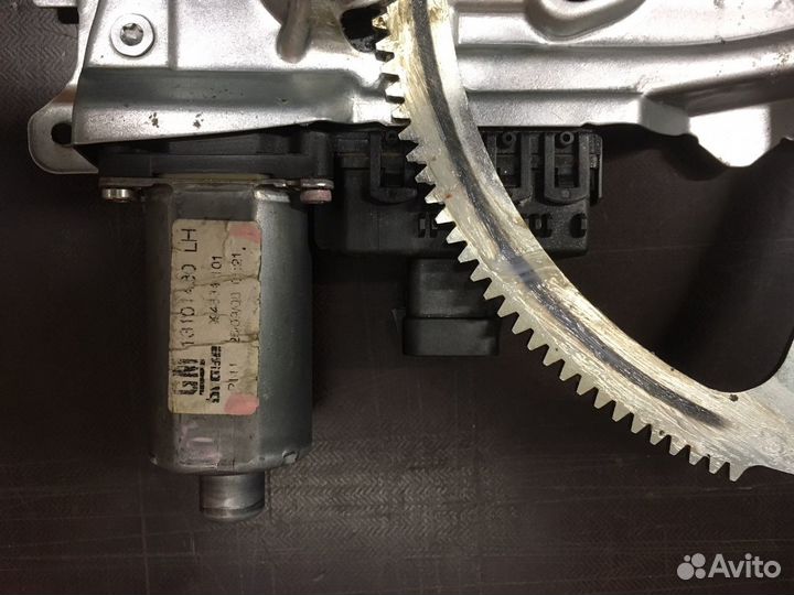 Opel astra h Электростеклoподъeмник пеpeднeй левый