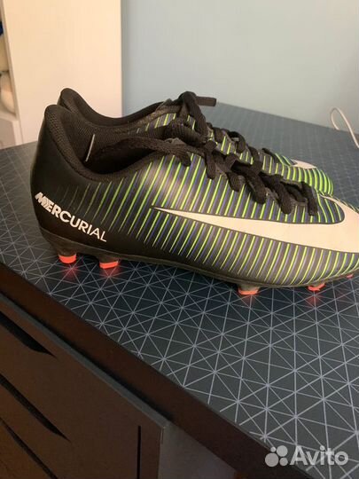 Футбольные бутсы Nike