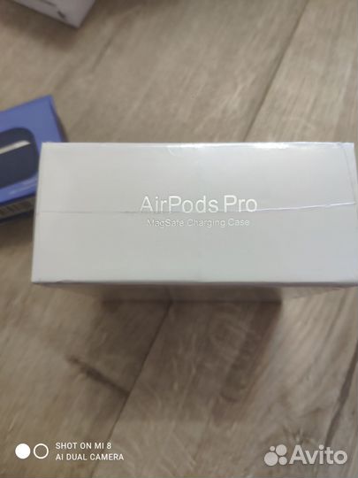 Новые беспроводные наушники с кейсом