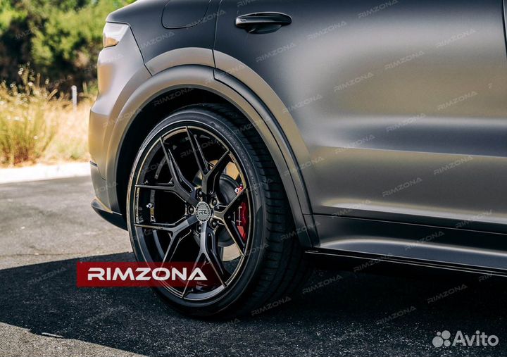 Кованые диски R22 на Porsche Cayenne GTS