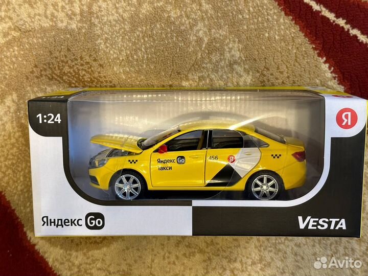 Модель автомобиля Яндекс Go LADA Vesta 1:24