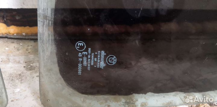 Стекло боковое bmw e30