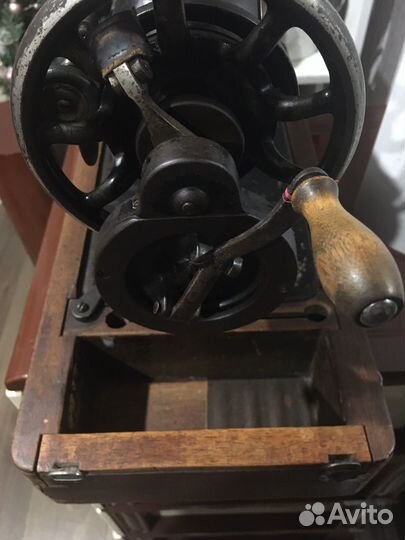 Швейная машина зингер ручная