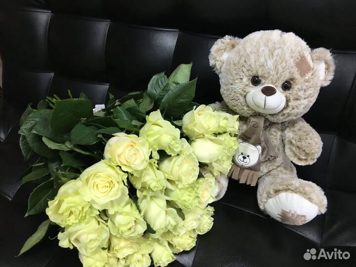 27 белых роз Эквадор (50 см). Доставка