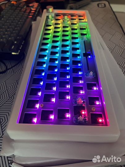 База клавиатуры GMK67 белая