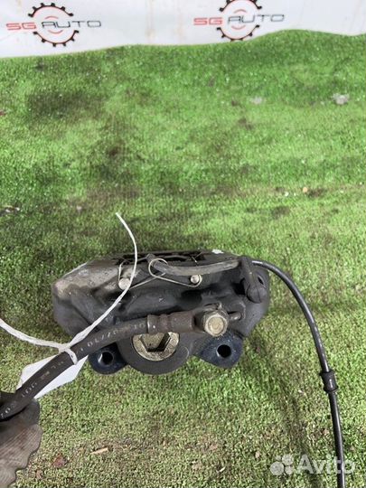 Суппорт тормозной задний правый Lexus Ls600H USF40