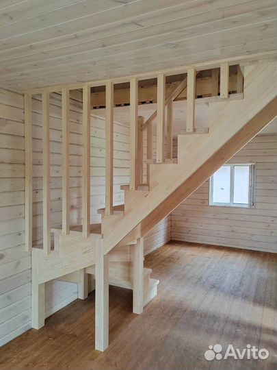 Лестница из ясеня на металлическом каркасе