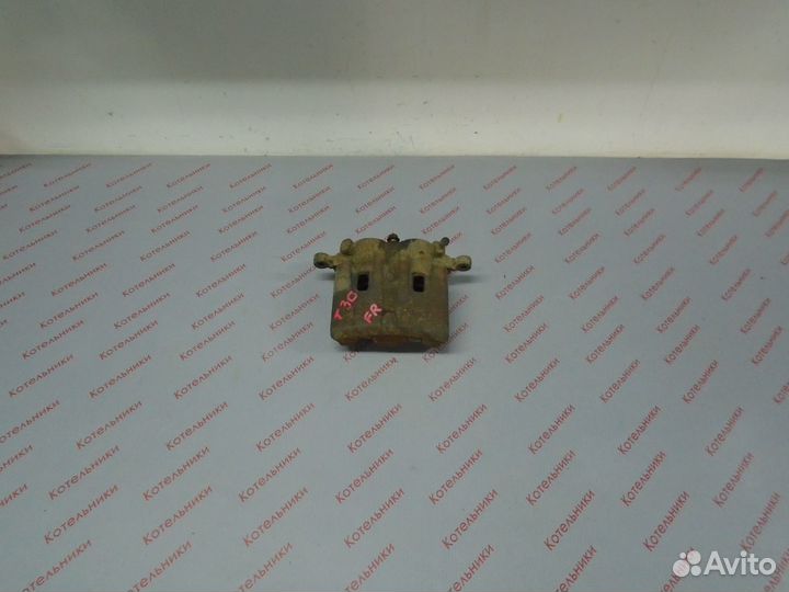 Nissan 41001-8H300 Суппорт тормозной, правый