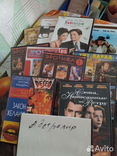 Диски с фильмами и муниципальные альбомы