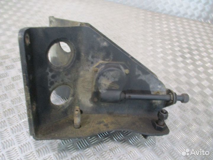 Кронштейн запасного колеса MAN 81424015337