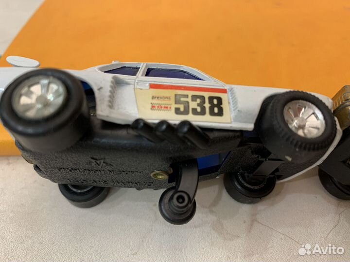 Машинки внедорожники с пружинным механизмом