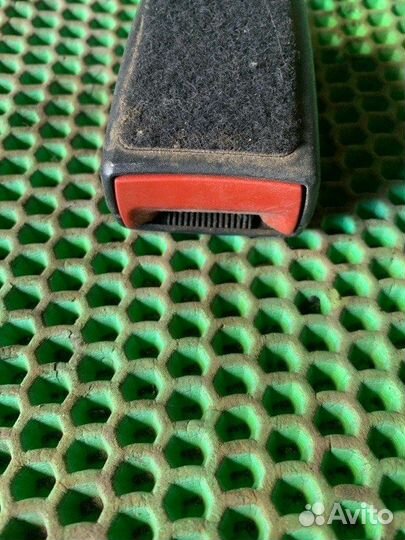 Фиксатор ремня задний Opel Astra H