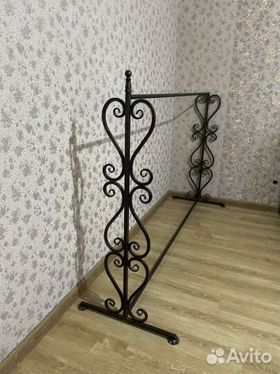 Вешалка кованая