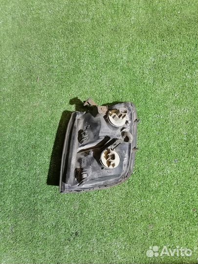 Указатель поворота правый Mitsubishi Montero/Pajer