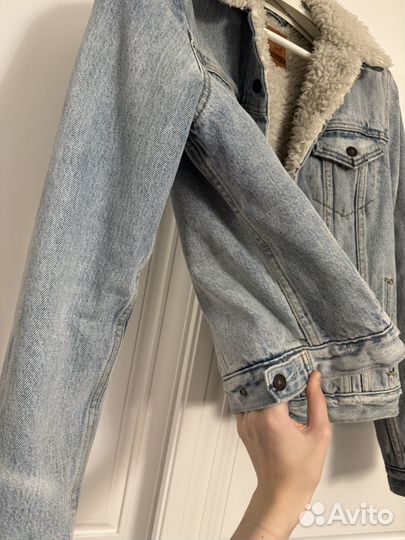 Джинсовая куртка с мехом levis