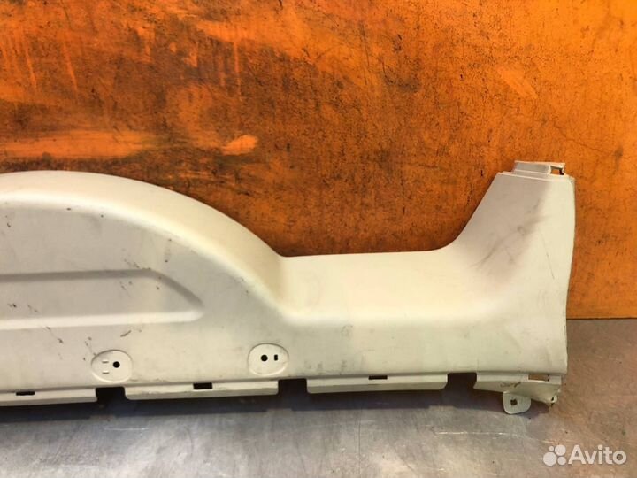 Обшивка двери багажника Mitsubishi Pajero 4