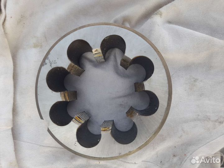 Плашка м52х4 и 48х1,5