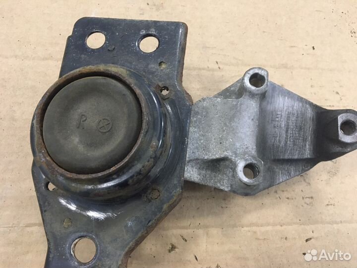 Кронштейн двигателя Renault Kangoo 2(2368)