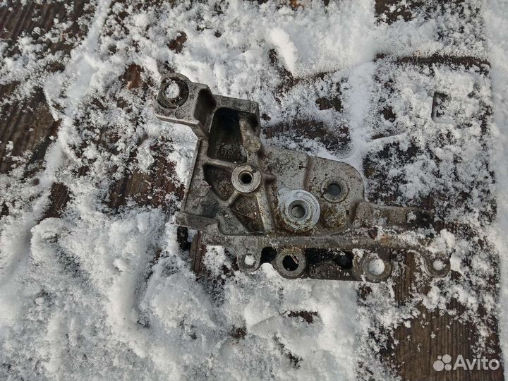 Кронштейн ролика грм EJ254 Subaru Субару 2.5