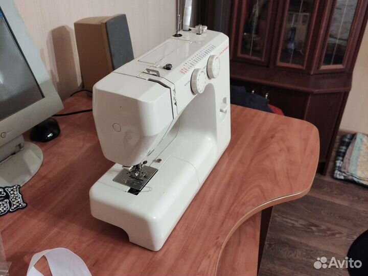 Швейная машина бу Janome
