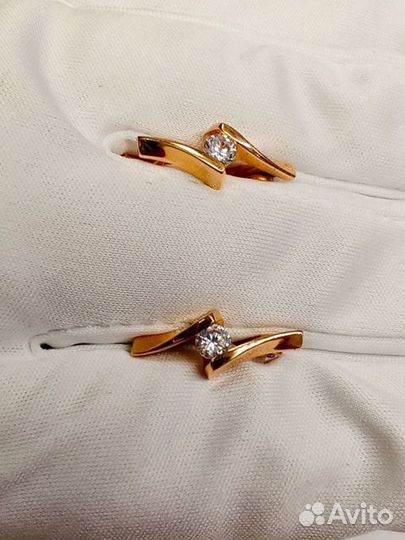 Серьги с синтетическим камнем Золото