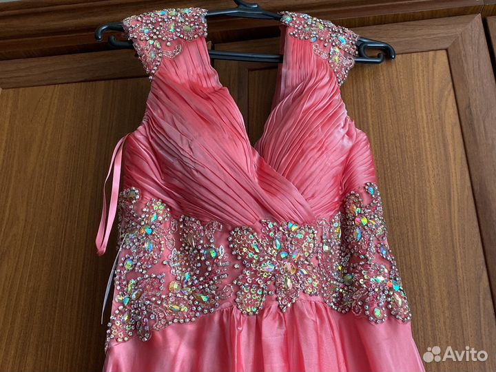 Платье вечернее